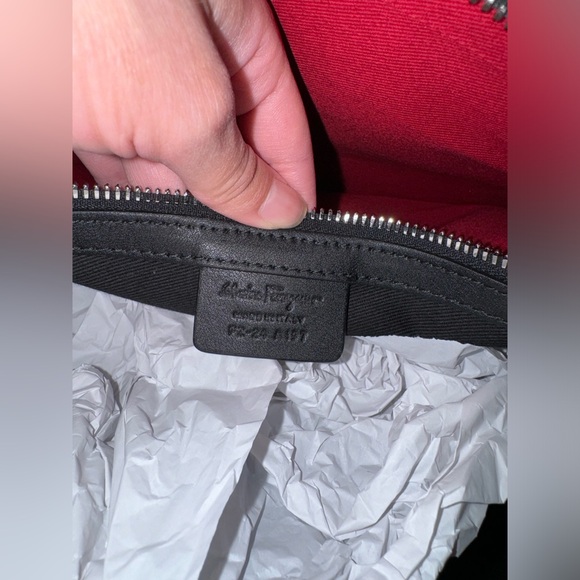 Salvatore Ferragamo Gancini Convertible - Picture 4 of 12